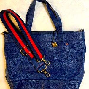 Tommy Hilfiger transitional shoulder bag! Comes with strap; excellent condition